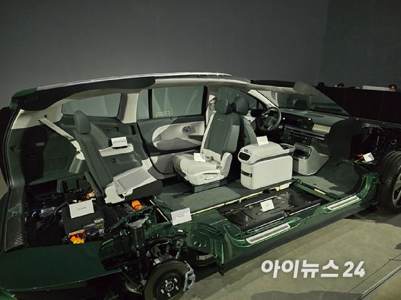 현대차 '아이오닉 9' 구조 단면. [사진=김종성 기자]