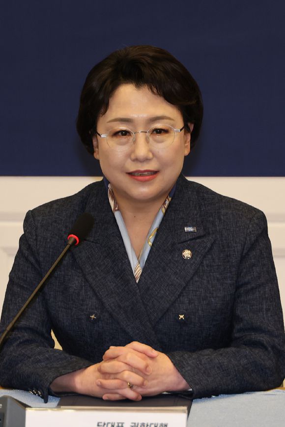 조국혁신당 김선민 대표 권한대행이 19일 서울 여의도 국회에서 열린 '내란 종식 민주 헌정 수호 새로운 대한민국 원탁회의' 출범식에서 발언하고 있다. 2025.2.19 [사진=연합뉴스]