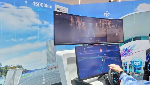 화웨이의 5.5G 기반 차량 원격 제어 시연. [사진=정구민 국민대 교수]