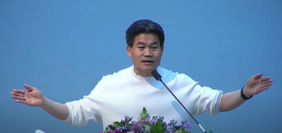 한국사 강사 전한길 씨가 지난 23일 광주광역시 안디옥교회(광주안디옥교회)에서 열린 '대통령 탄핵 반대 광주·전남 애국시민 총궐기집회(예배)'에서 발언하고 있다. [사진=유튜브 '광주안디옥교회']