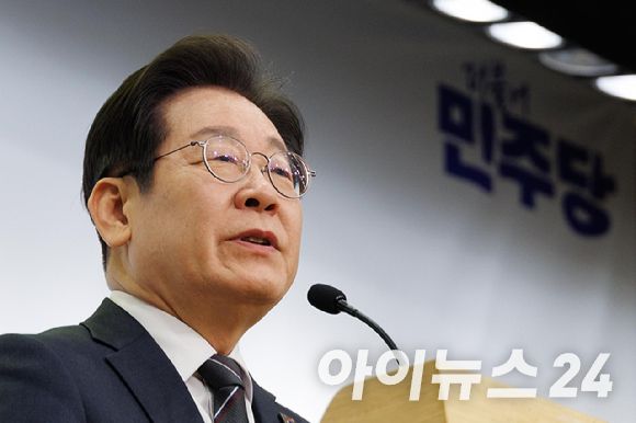 이재명 더불어민주당 대표가 지난 12일 서울 여의도 국회 도서관에서 열린 2025 더불어민주당 민생연석회의 20대 민생의제 발표회에서 인사말을 하고 있다. [사진=곽영래 기자]