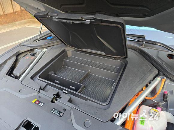 제네시스 'GV70 전동화 모델' 프렁크. [사진=김종성 기자]