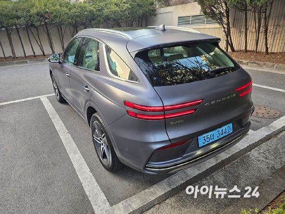 제네시스 'GV70 전동화 모델' 후측면. [사진=김종성 기자]