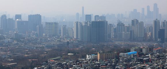 서울 남산에서 바라본 서울 아파트 단지 모습. 2025.04.01 [사진=연합뉴스]