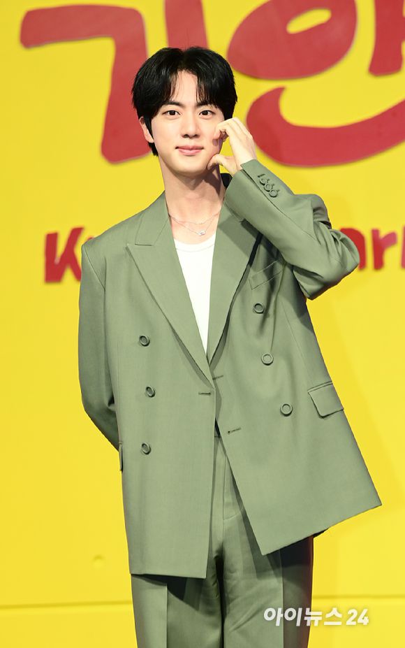 그룹 방탄소년단(BTS) 진이 15일 오전 서울 종로구 JW매리어트 동대문에서 열린 넷플릭스 새 예능 시리즈 '대환장 기안장' 기자간담회에 참석하고 있다. [사진=정소희 기자]