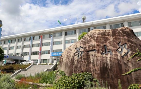 군 관계자는 세계일보에 "인제는 청정 이미지를 강조하고 있는데 신뢰가 무너지고 있는 백 대표의 요즘 모습을 보면 저희와 맞지 않겠다는 생각이다. 비난을 감수하면서까지 같이 할 이유는 없다"고 단호히 말했다. 사진은 인제군청 전경. [사진=인제군]