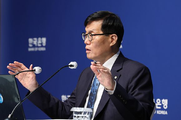 이창용 한국은행 총재가 지난 17일 서울 중구 한국은행에서 열린 에서 발언하고 있다. 2025.4.17 [사진공동취재단] [사진=연합뉴스]