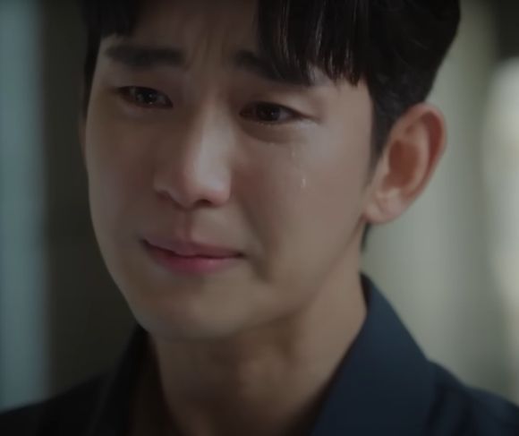 배우 김수현의 사생활 논란으로 디즈니플러스 '넉오프' 촬영이 무기한 중단됐다고 전해졌다. [사진=tvn drama]