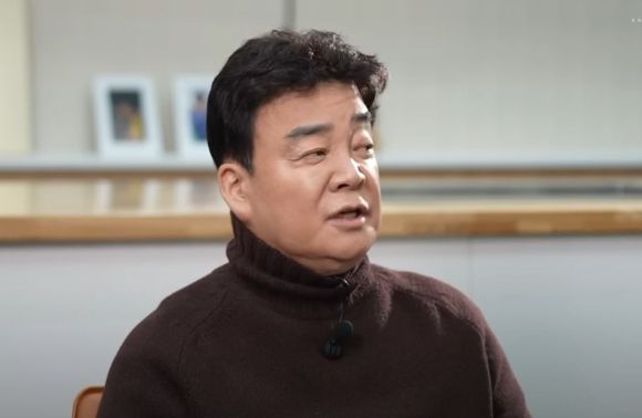 전북 군산시가 도시재생사업의 하나로 추진 중인 '외식산업개발원' 건립 사업이 요리연구가 백종원이 대표로 있는 더본코리아에 과도한 맞춤형 혜택을 제공해 논란이다. 사진은 백 대표. [사진=백종원 유튜브 캡처]