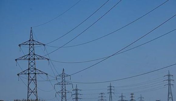 포르투갈은 정전의 원인을 스페인 내부 문제로 받아들이고 있다. 사진은 스페인 송전탑. [사진=로이터/연합뉴스]