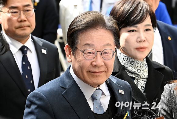 이재명 더불어민주당 대표가 지난 3월 26일 오전 서울 서초구 서울고등법원에서 열린 공직선거법 위반 혐의 2심 선고 공판에 출석하고 있다. [사진=곽영래 기자]