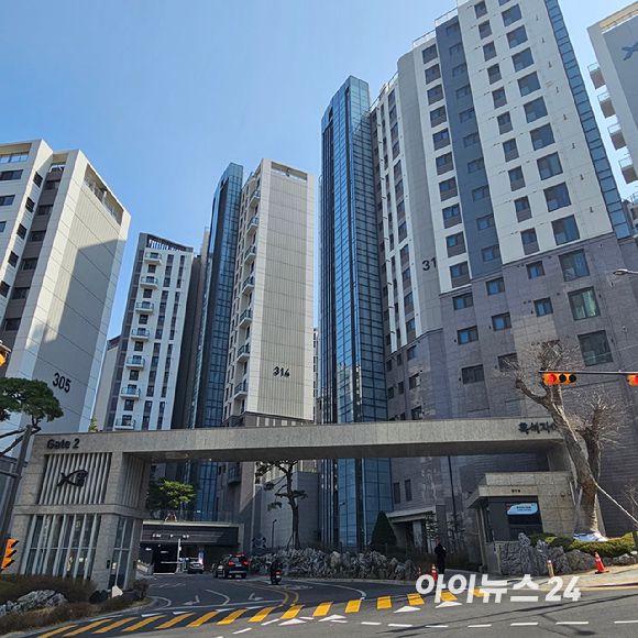 동작구의 '흑석자이' 아파트 전경 2025.03.14 [사진=이효정 기자 ]