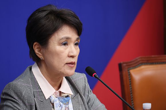 5일 서울 여의도 국회에서 더불어민주당 강금실 총괄선거대책위원장이 기자간담회를 하고 있다. 2025.5.5 [사진=연합뉴스]