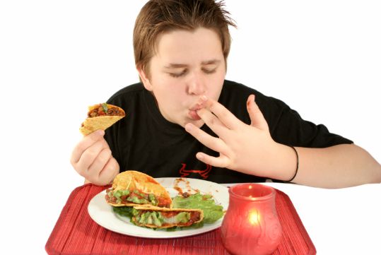 후카미 박사는 상대방의 쩝쩝 소리가 너무 시끄러울 때 사용하면 좋을 표현 몇 가지를 예시로 들었다. 사진은 본 기사 내용과 무관. [사진=kitchenstoies]