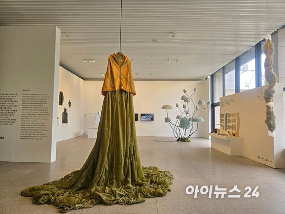 래코드 업사이클링 전시 전경. [사진=박은경 기자]