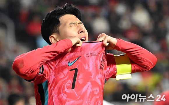 지난 3월 25일 오후 수원월드컵경기장에서 열린 2026 FIFA 북중미 월드컵 아시아 지역 3차 예선 B조 조별리그 8차전 대한민국과 요르단의 경기에서 손흥민이 찬스를 놓친 뒤 아쉬워하고 있다. [사진=곽영래 기자]