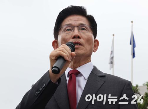 김문수 국민의힘 대선후보가 지난 15일 서울 서초동 대법원을 찾아 사법부 수호 및 더불어민주당 규탄대회에 참석해 발언하고 있다. [사진=곽영래 기자]