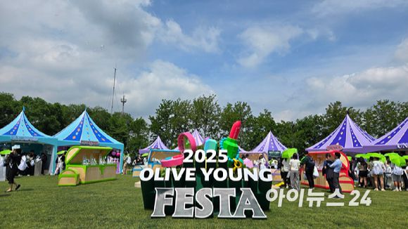 노들섬을 '보물섬' 컨셉트로 바꾼 2025 올리브영 페스타 현장. [사진=진광찬 기자]