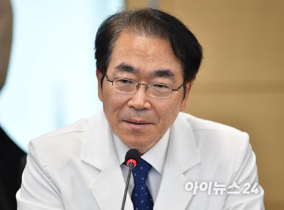 한호성 성남시의료원장이 21일 경기 성남의료원에서 열린 간담회에서 발언하고 있다. [사진=곽영래 기자]