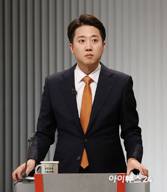 이준석 개혁신당 대선 후보가 23일 서울 영등포구 KBS본관 스튜디오에서 열린 중앙선거방송토론위원회 주관 제21대 대통령선거 2차 후보자토론회에서 발언하고 있다. [사진=국회사진기자단]