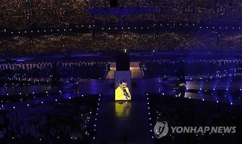 2012 런던올림픽 폐막식 프레디 머큐리 영상. [사진=EPA 연합뉴스 자료사진]
