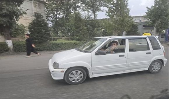 오쉬 시가지의 티코 택시. [사진=윤영선]