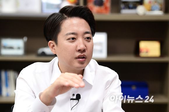 이준석 개혁신당 대선 후보가 31일 서울 여의도 국회 의원회관에서 아이뉴스24와 인터뷰를 하고 있다. [사진=정소희 기자]