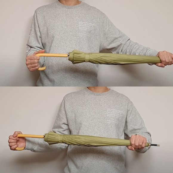 단한 운동과 생활 습관의 변화만으로도 어깨 통증에서 벗어날 수 있다. 사진은 T-bar exercise. [사진=유튜브 채널 '정형외과 전문의 선지호']