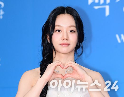 배우 이혜리가 지난달 5일 서울 삼성동 코엑스에서 열린 제61회 백상예술대상 시상식 레드카펫 행사에 참석하고 있다. [사진=정소희 기자]