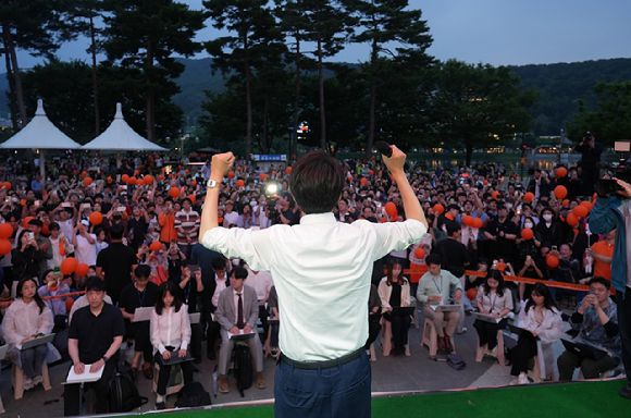 이준석 개혁신당 대선 후보가 2일 대구 수성구 수성못 상화동산에서 마지막 유세를 펼치고 있다. [사진=개혁신당]