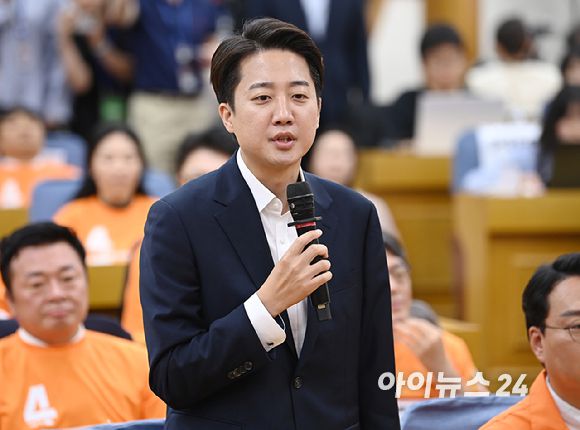 이재명 대통령 당선으로 제21대 대통령 선거가 마무리된 가운데, 후보별 선거비용 정산 절차가 시작된다. 사진은 이준석 개혁신당 대선후보가 지난 3일 서울 여의도 국회 의원회관에 마련된 제21대 대통령선거 개표상황실을 방문해 입장을 밝히고 있는 모습. [사진=곽영래 기자]