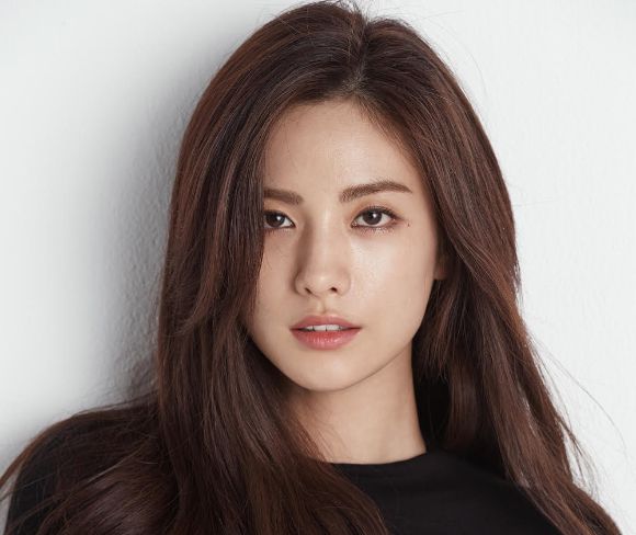 나나가 매입한 빌라 동네에는 내로라하는 연예인들이 많이 거주하고 있는 것으로 확인됐다. 사진은 나나. [사진=플레디스엔터테인먼트]