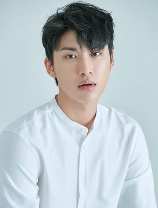 인기 연애 리얼리티 예능 '환승연애2' 출연자 김태이 씨가 음주운전 등 혐의로 1심에서 징역형 집행유예를 선고받았다. 사진은 김 씨. [사진=에스팀엔터테인먼트]