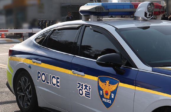 자신이 스토킹하던 여성을 살해한 40대 남성이 사건 직후 대구에서 세종까지 달아난 가운데 경찰이 해당 지역 야산을 중심으로 계속 추적을 벌이고 있다. 본 기사와 무관한 이미지. [사진=연합뉴스]
