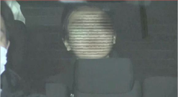 일본 대학에 재학 중인 20대 한국인 여성이 교실에서 망치를 휘둘러 8명이 다친 가운데, 현지 언론이 이 여성의 얼굴과 이름 등 신상정보를 공개했다.