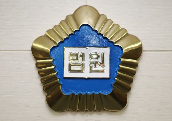 일본도를 휘둘러 이웃 주민을 살해한 30대 남성이 2심에서도 무기징역을 선고받았다. 본 기사와 무관한 이미지. [사진=연합뉴스]