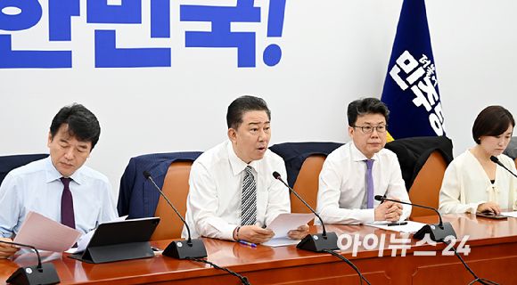 김병기 더불어민주당 원내대표가 17일 오전 서울 여의도 국회에서 열린 원내대책회의에서 발언하고 있다. [사진=곽영래 기자]