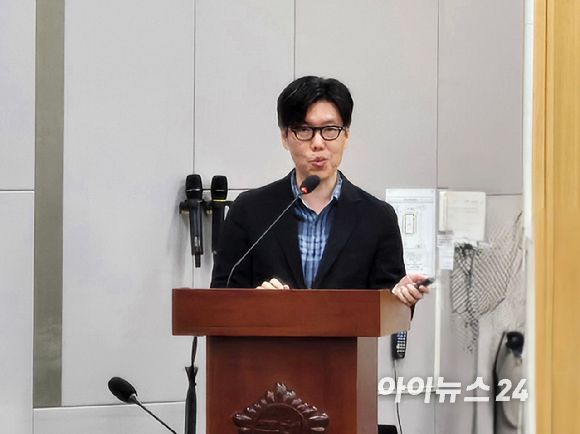 이은창 산업연구원 연구위원이 18일 국회 의원회관에서 열린 'K-조선 글로벌 미래 초격차 기술 확보 토론회'에서 발언하고 있다. [사진=최란 기자]