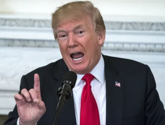 도널드 트럼프 미국 대통령이 지난 2018년 백악관에서 열린 주지사들과 연례 회동에서 발언하고 있다. [사진=EPA/연합뉴스]