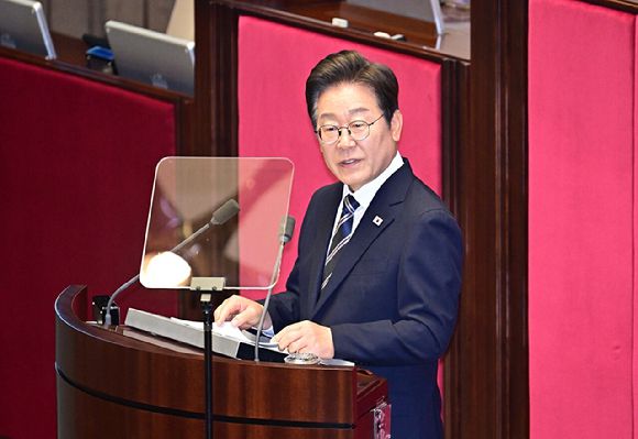 이재명 대통령이 26일 서울 여의도 국회에서 열린 추가경정예산안 시정연설을 하고 있다. [사진=국회사진기자단]