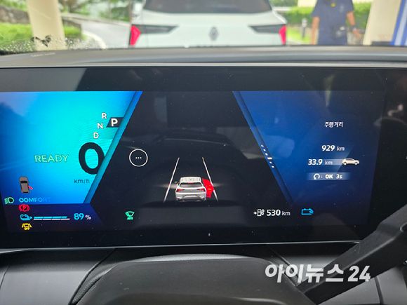 르노 '세닉 E-테크 100% 일렉트릭' 계기판. [사진=김종성 기자]