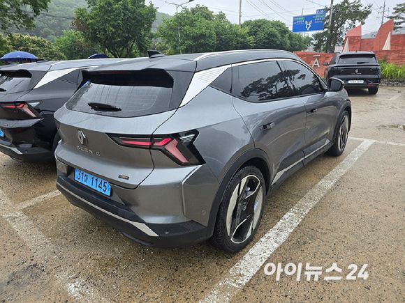 르노 '세닉 E-테크 100% 일렉트릭'. [사진=김종성 기자]
