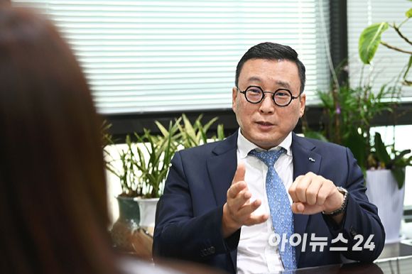 고태봉 iM증권 리서치센터장이 지난달 30일 서울 여의도 iM증권 본사에서 아이뉴스24와 인터뷰를 하고 있다. [사진=곽영래 기자]