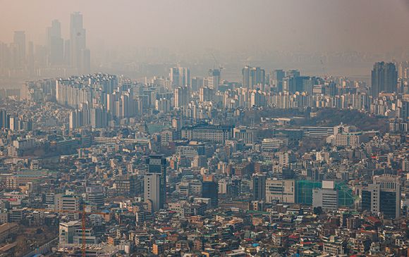 서울 남산에서 바라본 서울 용산구와 마포구 일대의 모습. [사진=연합뉴스]