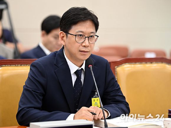 배경훈 과학기술정보통신부 장관 후보자가 14일 서울 여의도 국회에서 열린 과학기술정보방송통신위원회 인사청문회에서 질의에 답변하고 있다. [사진=곽영래 기자]