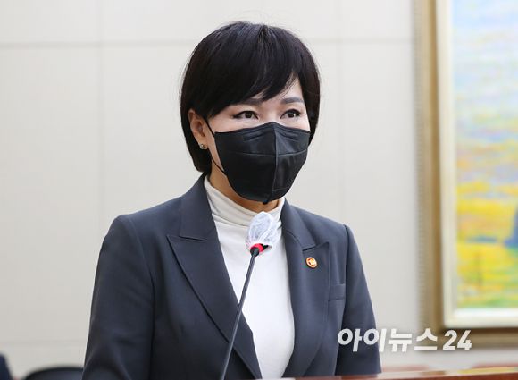 전현희 국민권익위원장이 지난 2021년 11월 16일 서울 여의도 국회에서 열린 정무위원회 전체회의에 참석해 인사말을 하고 있다. [사진=정소희 기자]