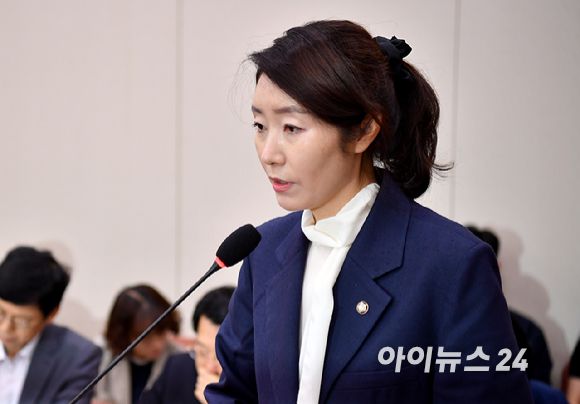 강선우 여성가족부 장관 후보자가 지난 14일 서울 여의도 국회 여성가족위원회에서 열린 인사청문회에서 모두발언을 하고 있다. [사진=곽영래 기자]