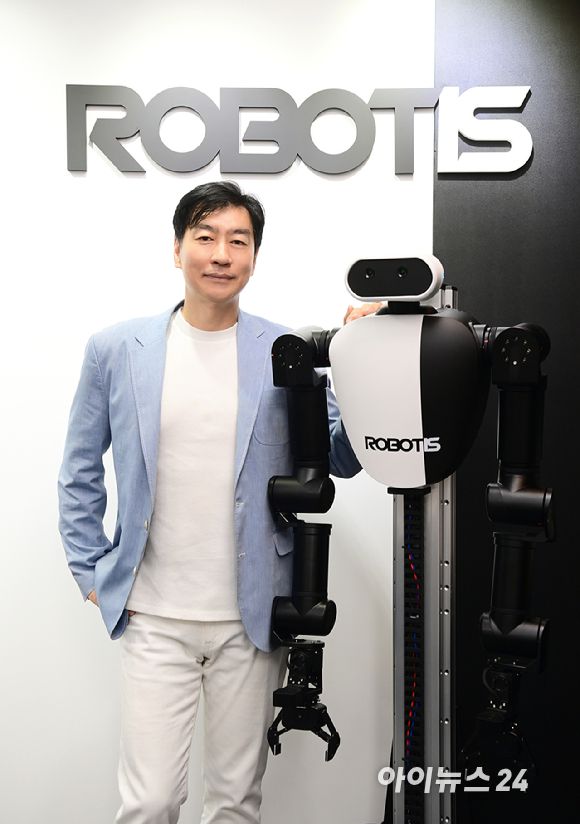 김병수 로보티즈 대표이사가 17일 서울 마곡에 위치한 로보티즈 본사에서 진행된 아이뉴스24와의 인터뷰에 앞서 포즈를 취하고 있다. [사진=정소희 기자]