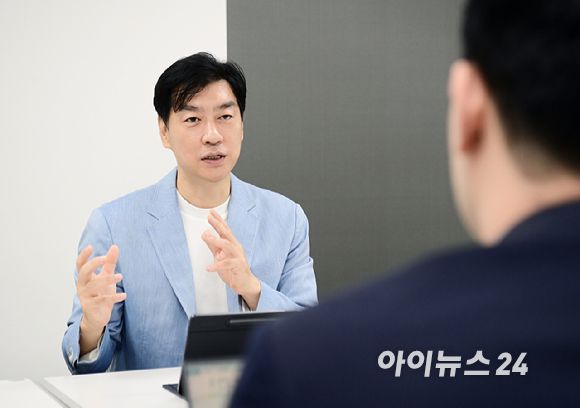 김병수 로보티즈 대표이사가 17일 서울 마곡에 위치한 로보티즈 본사에서 아이뉴스24와 인터뷰를 갖고 있다. [사진=정소희 기자]