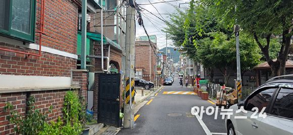 서울 중랑구 면목동 면목7구역 내부 골목. [사진=이수현 기자]